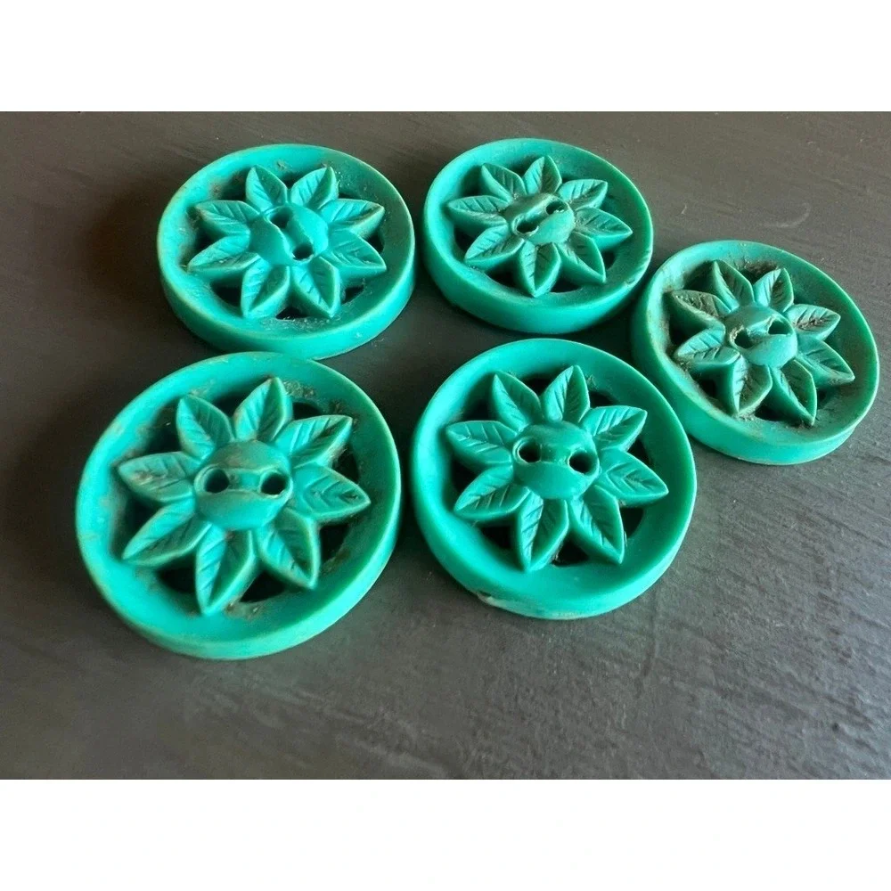 Vintage Buttons 1.125